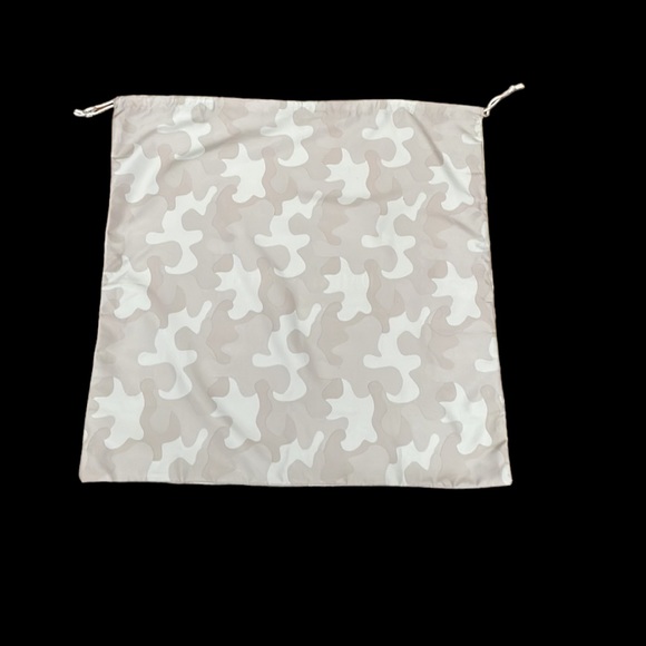 Dagne Dover Large Camo Rose Beige 20”x20” Dust Bag - Picture 8 of 9